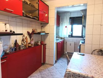 Apartament decomandat langa Piata Minis, Scoala 21 si Liceul A.I.Cuza