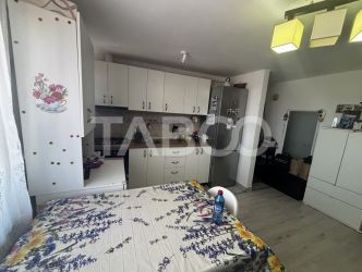 Apartament decomandat vanzare 2 camere 76 mp zona Tiglari