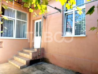 Apartament la casa 2 camere 52 mp si gradina 60 mp Central Cisnadie