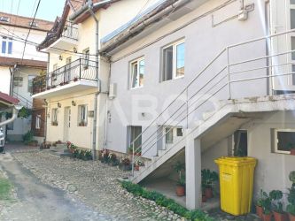 Apartament la casa 3 camere 70 mpu utili in apropiere de Piata Cibin