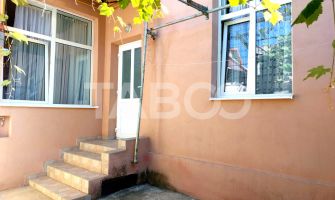 Apartament la casa 52 mp 2 camere terasa pivnita central Cisnadie