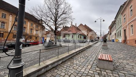 Apartament la casa 93mp utili + pivnita Centrul Istoric