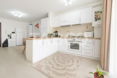 Apartament la etaj intermediar 2 camere balcon si parcare Magnolia