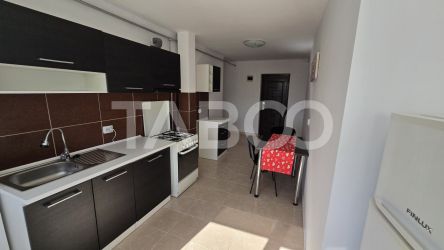 Apartament luminos de vanzare Tilisca 3 camere balcon