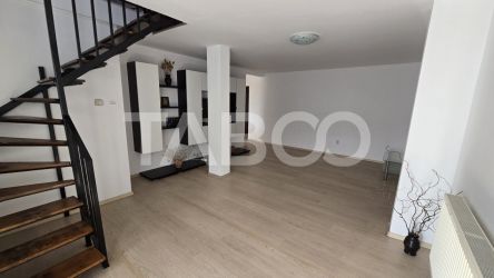 Apartament luminos de vanzare Tilisca 3 camere balcon