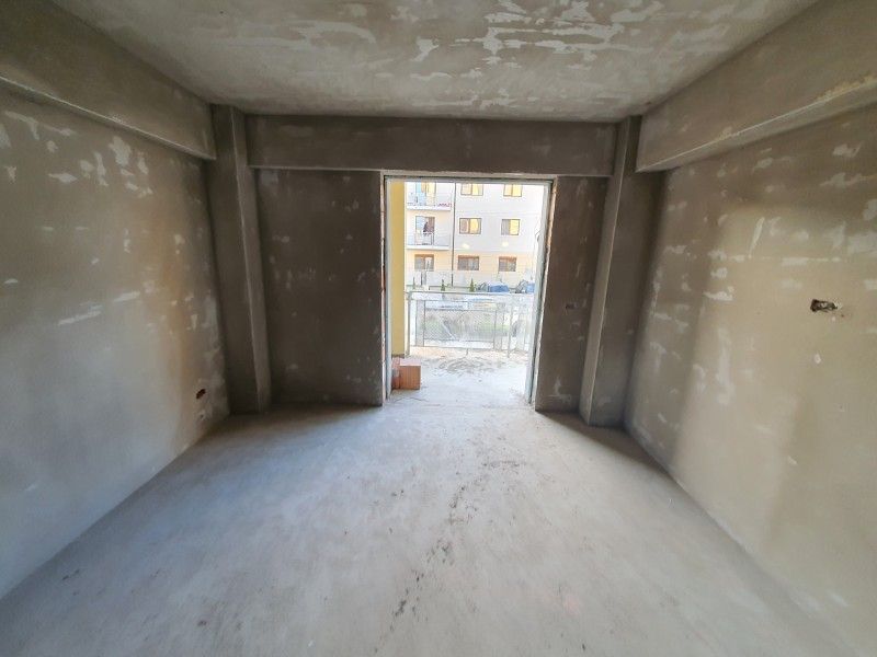 Apartament nou de vanzare, 4 camere Decomandat  Pacurari -9