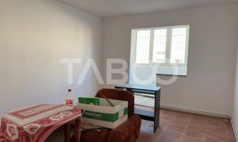 Apartament semidecomandat 2 camere etaj 3 zona Garii Fagaras 