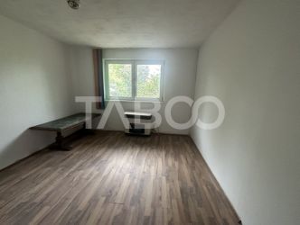 Apartament semidecomandat 2 camere la parter zona Plopului Fagaras