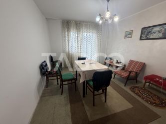 Apartament semidecomandat 4 camere 2 bai etaj 4 zona 1 Decembrie 1918