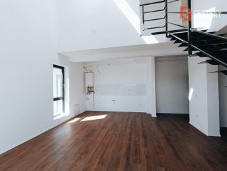 Apartament spatios cu 3 camere, scara interioara, 84 mp - V7227