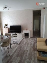 Apartament spatios cu 3 camere, semidecomandat, de vanzare in Dumbarvi