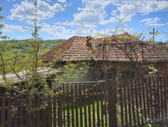 Casa + 1200 mp teren - Comuna Arefu - priveliste superba