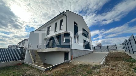 Casa 4 camere de tip Duplex  Comision 0 teren liber 230 pivnita Sibiu 
