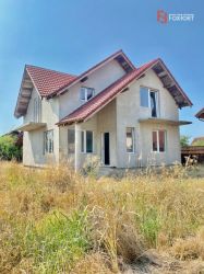 Casa 4 camere P+1, teren generos, Sanmihaiu Roman - V2309
