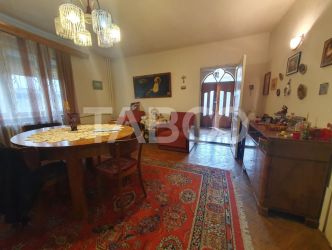 Casa 5 camere 374 mp utili + Anexa 75 mp in punctul 0 al Fagarasului