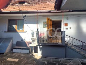 Casa 78 mpu curte proprie pretabila regim hotelier zona istorica Sibiu