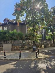 Casa, 8 camere, 320mp utili, teren 237mp, zona lacul Tei, 758.000euro