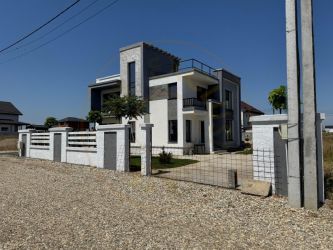 Casa anul 2025 cu 5 camere in Pitesti - Platou Craiovei