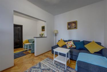 Casa chocheta de închiriat, la Piata Chibrit!