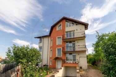 Casă cu 2 apartamente + teren  - Str. Mircea Eliade, Găvana - Comisi