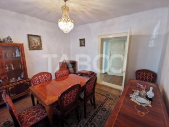 Casa cu 2 camere decomandate 335 mp teren in zona Parcul Tineretului