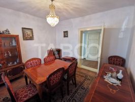 Casa cu 2 camere decomandate 335 mp teren in zona Parcul Tineretului