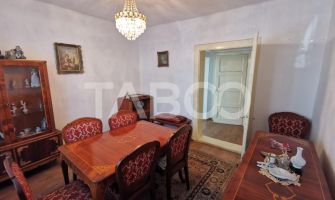 Casa cu 2 camere decomandate 335 mp teren in zona Parcul Tineretului