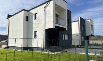 Casă cu 4 camere în Micești la 10 min de Pitesti si 5 min de Mioven