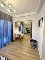 Casa cu 4 camere la cheie terasa panoramica si curte in Floresti