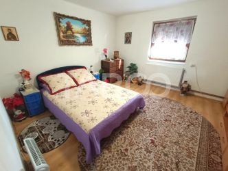 Casa cu 4 camere si curte 400 mp cu acces auto de vanzare in Selimbar