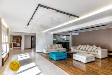 Casa cu jacuzzi, piscina încălzita si crama unde fiecare zi e o petr