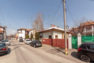 Casa cu potential/ zona Sf Vineri/ 126 mp teren/ Regim urbanistic avan