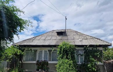 Casa cu teren orasul Roznov judetul Neamt 1550 mp