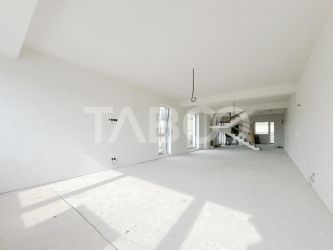 Casa cuplata de vanzare semifinisat Dambul Rotund cu garaj