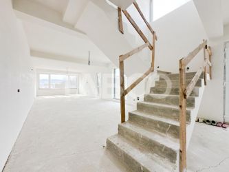 Casa cuplata semifinisata de vanzare in Dambul Rotund cu garaj