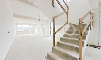 Casa cuplata semifinisata de vanzare in Dambul Rotund cu garaj