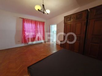 Casa de inchiriat cu 4 camere renovata in 2025 gradina si beci