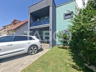 Casa de lux cu 5 camere terasa si curte intr-o zona linistita