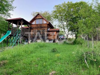 Casa de vacanta cu vedre spre munti  curte de 640 mp in Tropinii Noi 