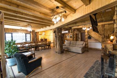 Casa de vacanta sau rezidentiala cu lac si ciubar Nucsoara-Arges