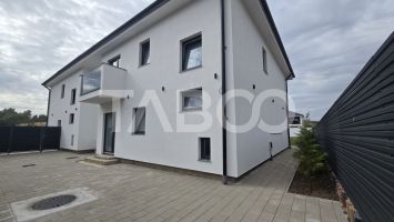 Casa de vanzare 380mp teren liber 4 camere 2 parcari Selimbar