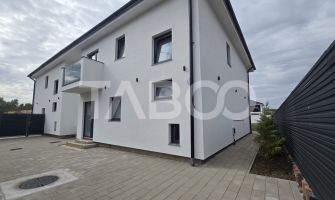 Casa de vanzare 380mp teren liber 4 camere 2 parcari Selimbar