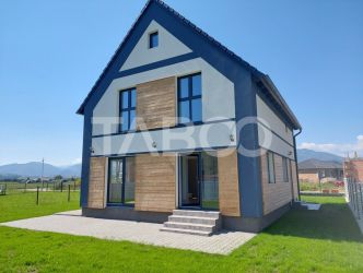Casa de vanzare 4 camere 3 bai 119 mp 470 mp de teren in Talmaciu
