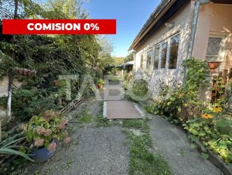 Casa de vanzare 4 camere anexe gospodaresti 1818 mp teren in Parau