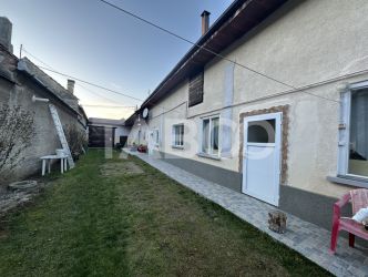 Casa de vanzare 4 camere anexe gospodaresti 884 mp teren in Vad
