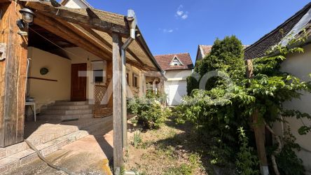 Casa de vanzare 6 camere loc de relaxare garaj  teren 669mp  Cornatel