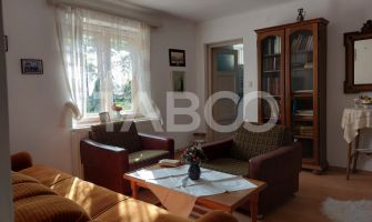 Casa de vanzare cu 2 apartamente separate si teren 544 mp Cisnadioara