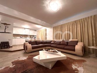 Casa de vanzare cu 5 camere 2 balcoane garaj incalzit 2 bai in Sibiu