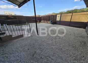 Casa de vanzare cu 6 camere 2 parcari curte libera 200 mp in Selimbar