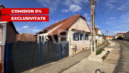 Casa de vanzare cu curte spatioasa loc relaxare si gradina Cornatel 